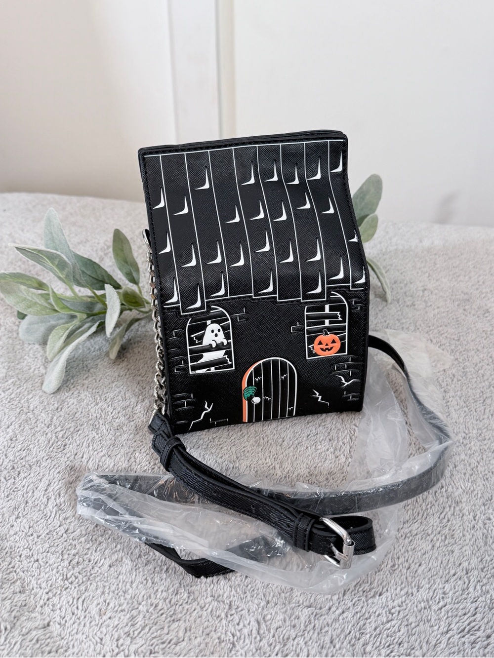 Mad Engine Haunted House Halloween Crossbody Purse NEW Ghost cat black bag
